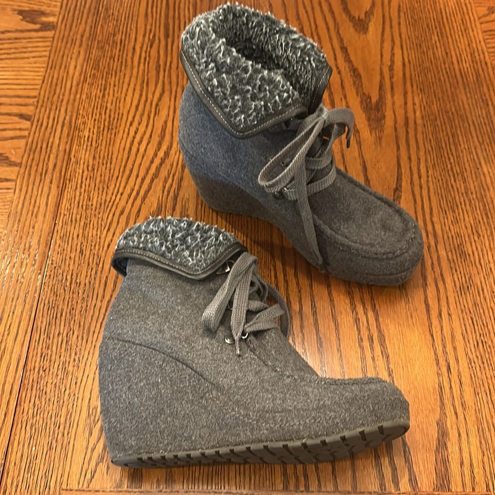 Women’s Rocket Dog Gray Wedge Ankle boots size 10